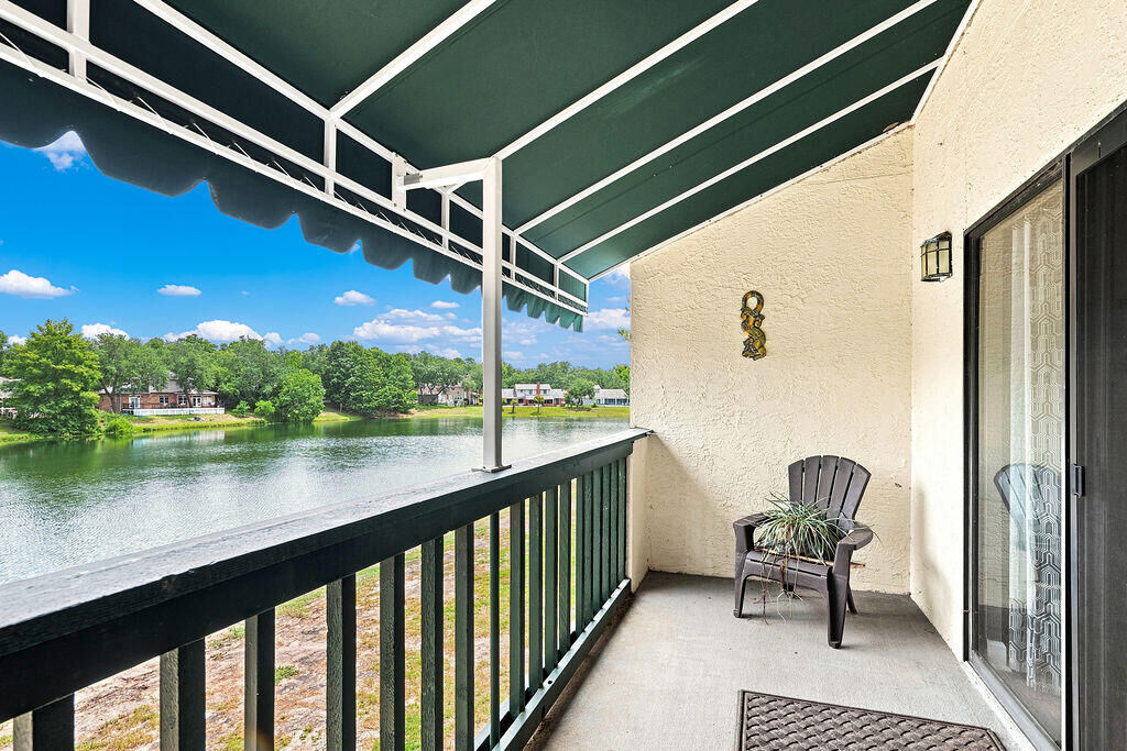 Property Photo:  204 Southlake Court 204  FL 32578 