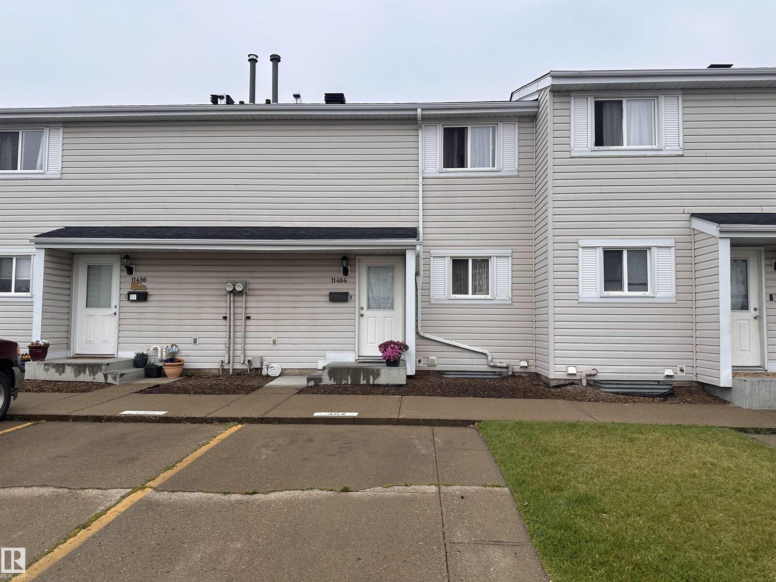 Property Photo:  11484 139 Avenue NW  AB T5X 3L4 