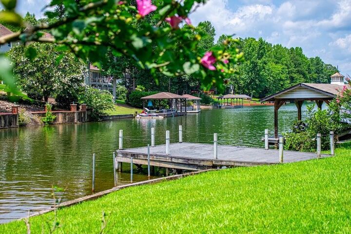 Property Photo: 10083 Lakeview Parkway GA 30180