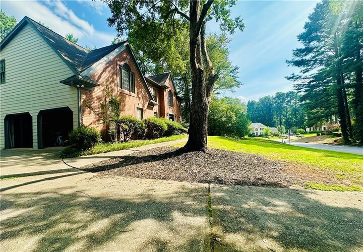 Property Photo: 319 Brookmeade Way GA 30043