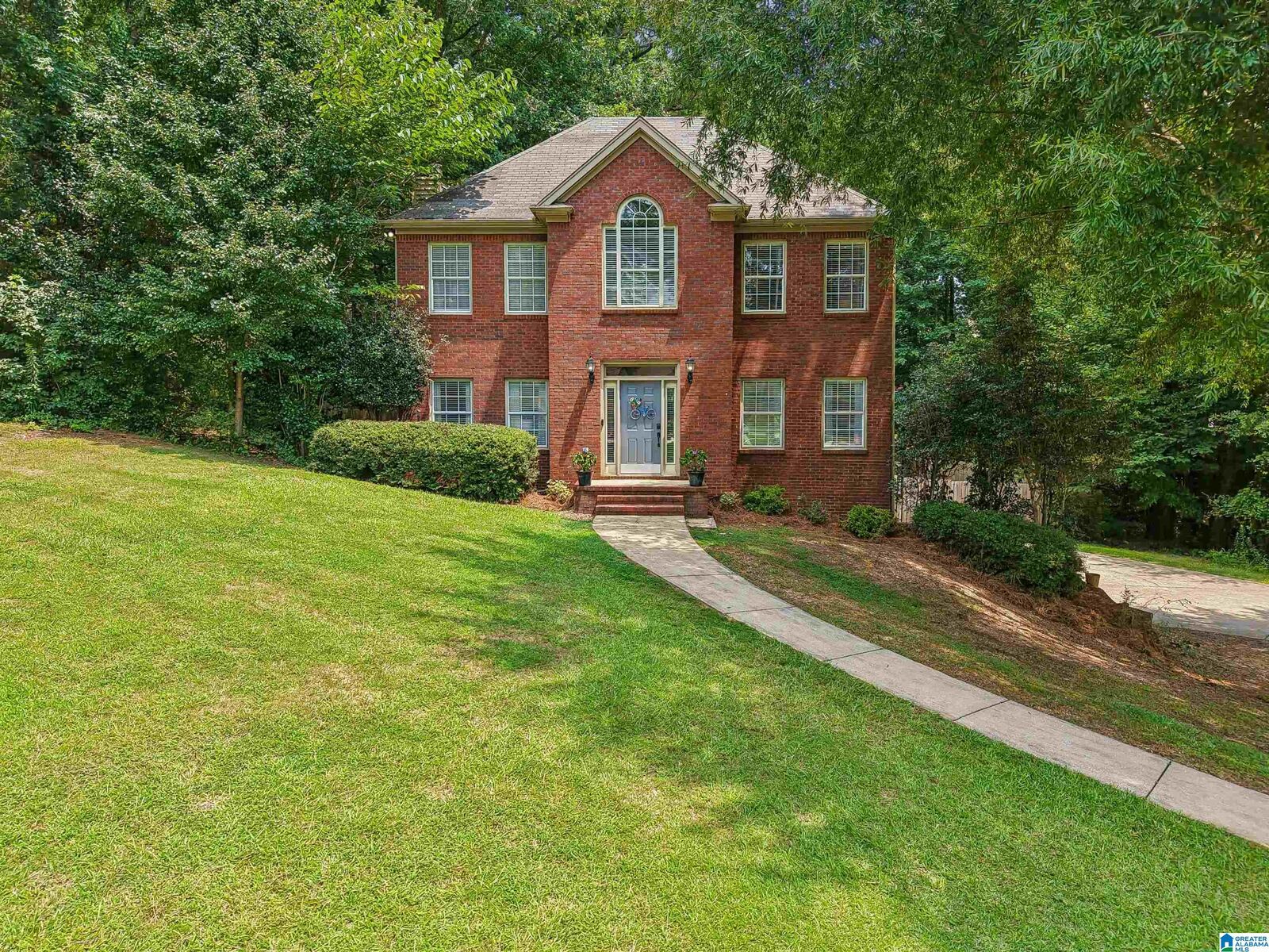Property Photo: 180 Woodbury Drive AL 35147