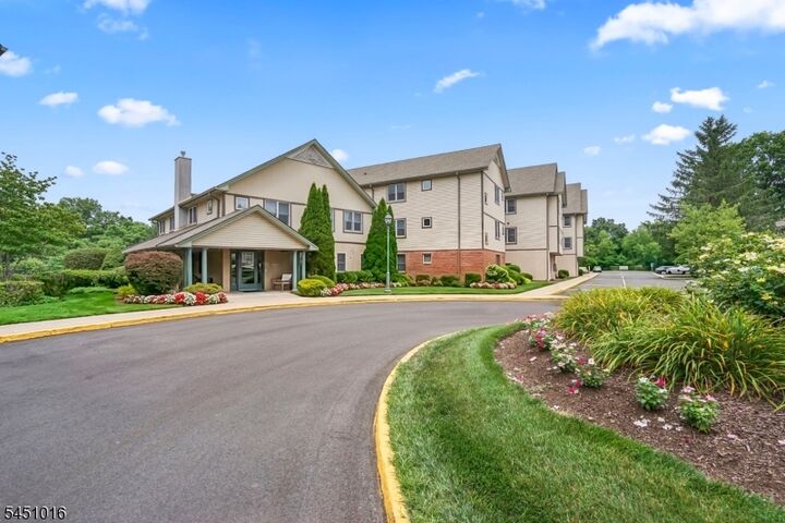 Property Photo:  89 Park Edge 3F  NJ 07922 
