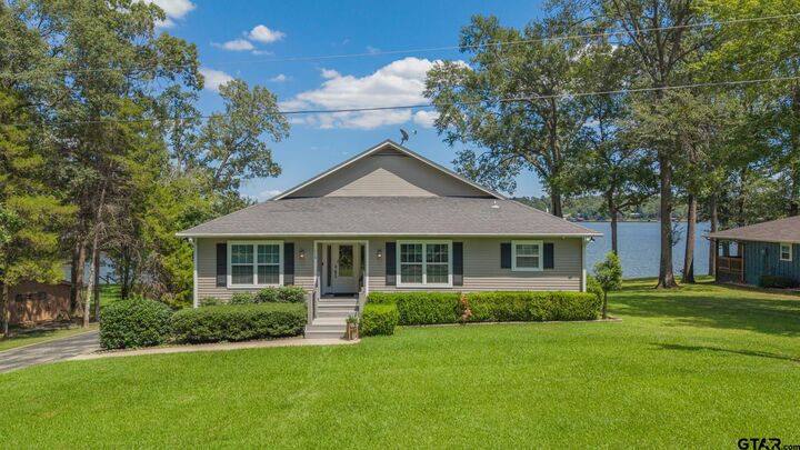 Property Photo: 115 King Kent Ct TX 75480