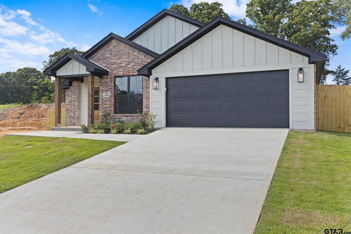 Property Photo:  16510 Crossing Circle  TX 75771 