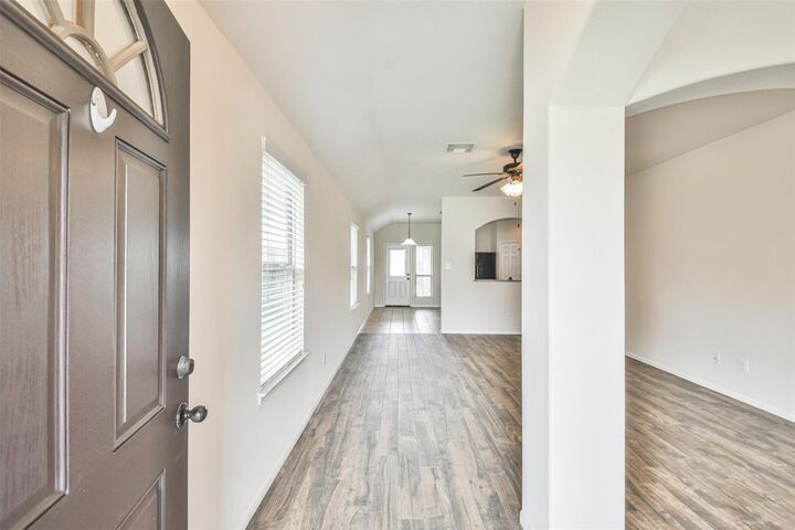 Property Photo: 5518 Casa Mila Drive TX 77449