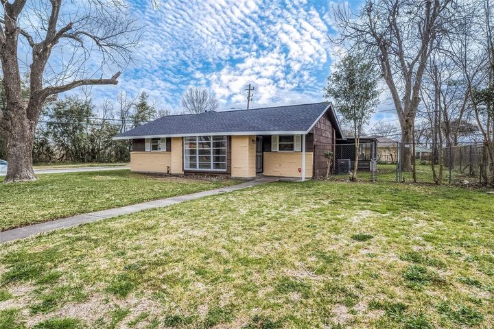 Property Photo:  5874 Reed Road  TX 77033 