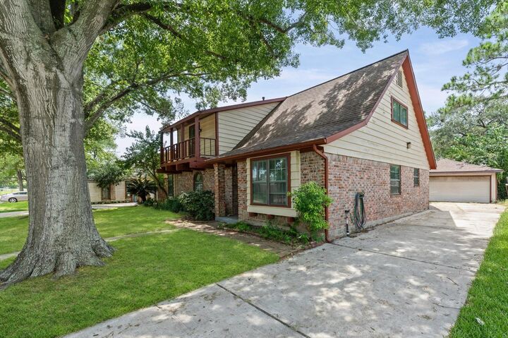 Property Photo: 11914 Meadowtrail Lane TX 77477