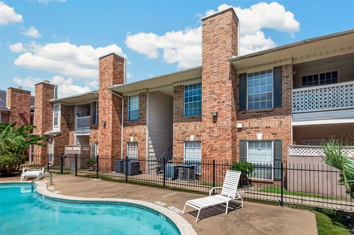 Property Photo:  2626 Holly Hall Street 1211  TX 77054 