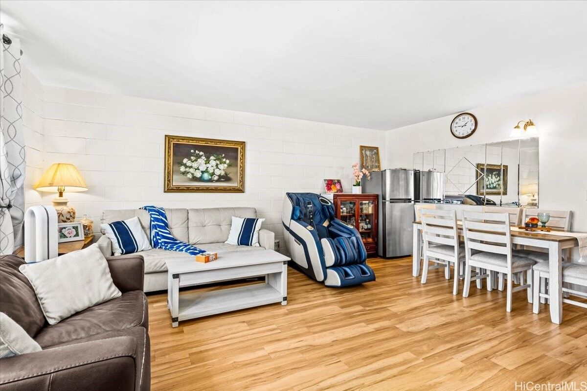 Property Photo:  98-1032 Moanalua Road 3-305  HI 96701 