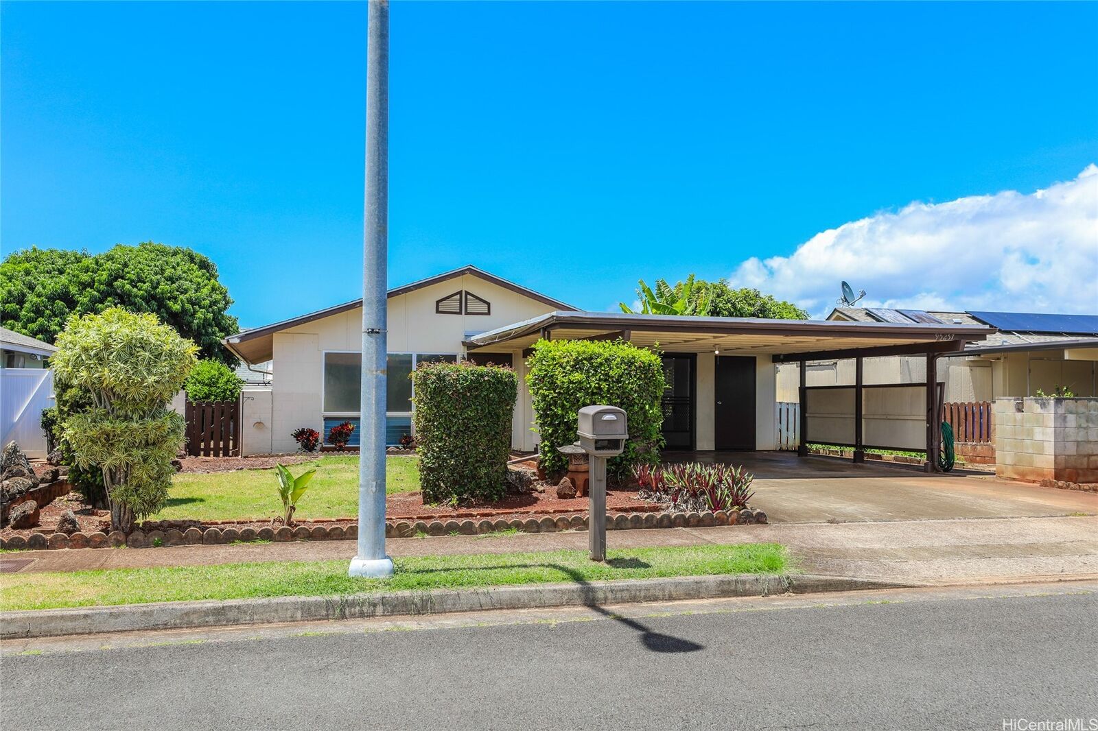 Property Photo: 95-257 Kaopua Loop HI 96789