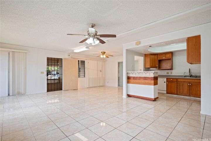 Property Photo:  87-531 Manuu Street  HI 96792 
