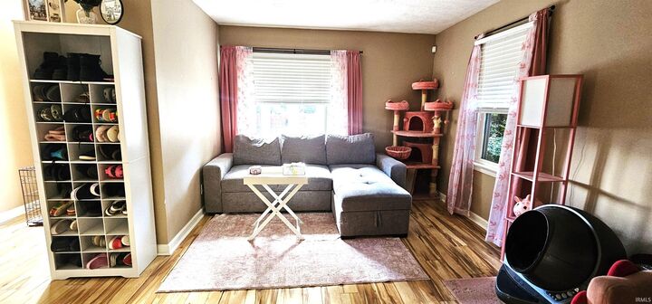 Property Photo:  1807 N Saint James Boulevard  IN 47711 