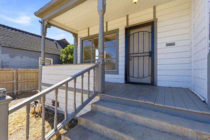 Property Photo: 413 Central Avenue CA 93230