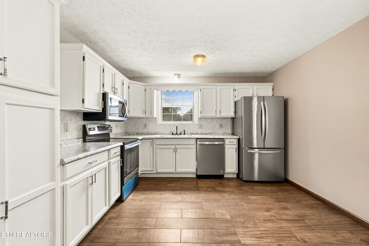 Property Photo: 6007 Bridge Garden Rd TN 37912