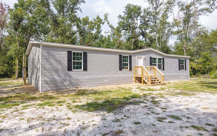 Property Photo:  