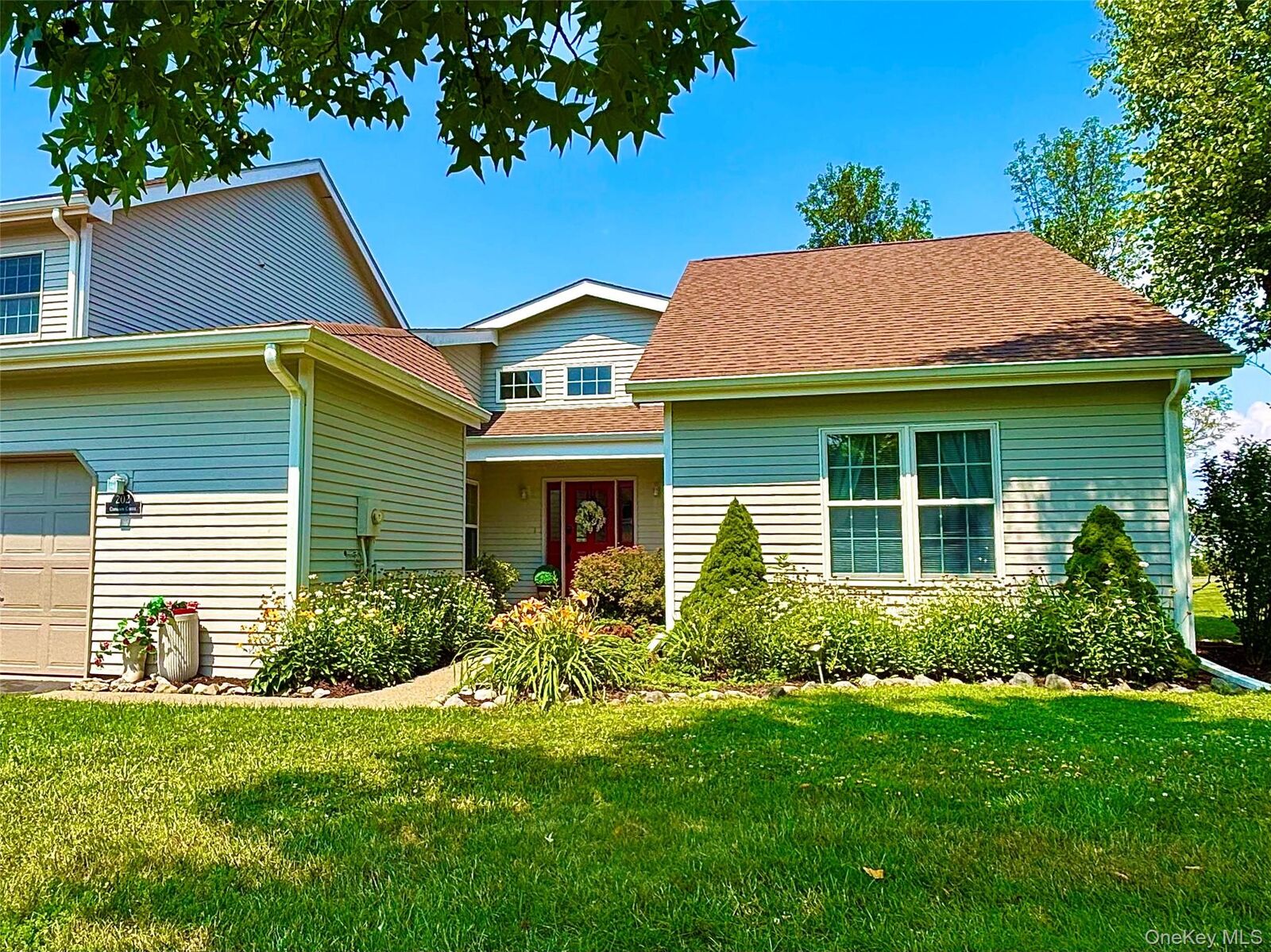 Property Photo: 202 Cinnamon Circle NY 12572