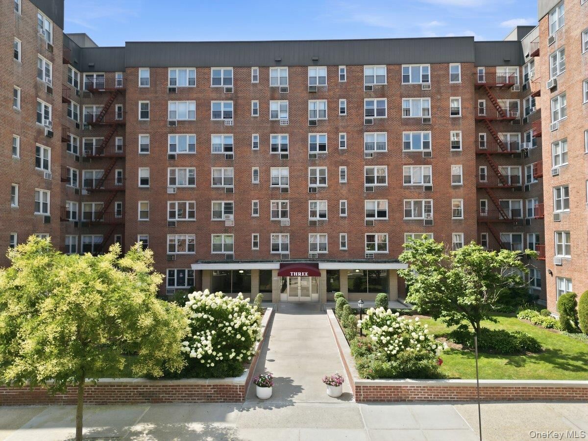 Property Photo:  3 Sadore Lane 7P  NY 10710 