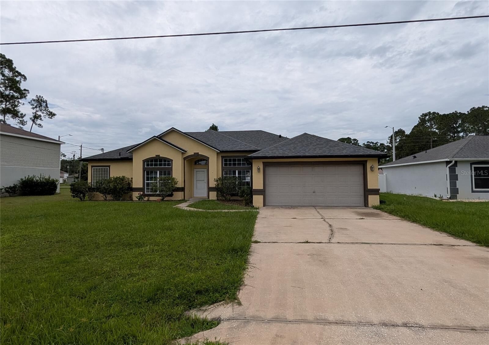Property Photo: 43 Raemoor Drive FL 32164