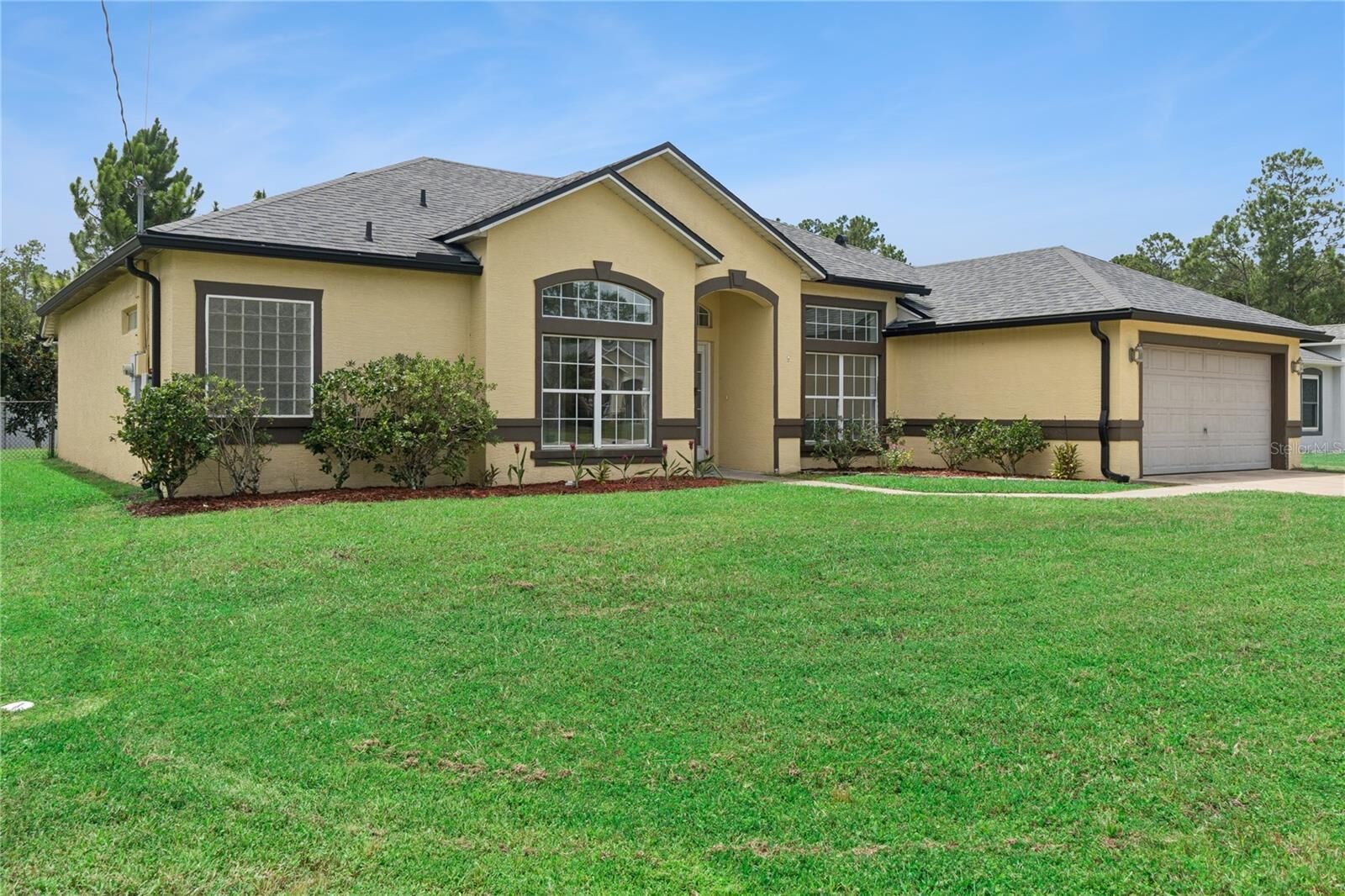 Property Photo: 43 Raemoor Drive FL 32164