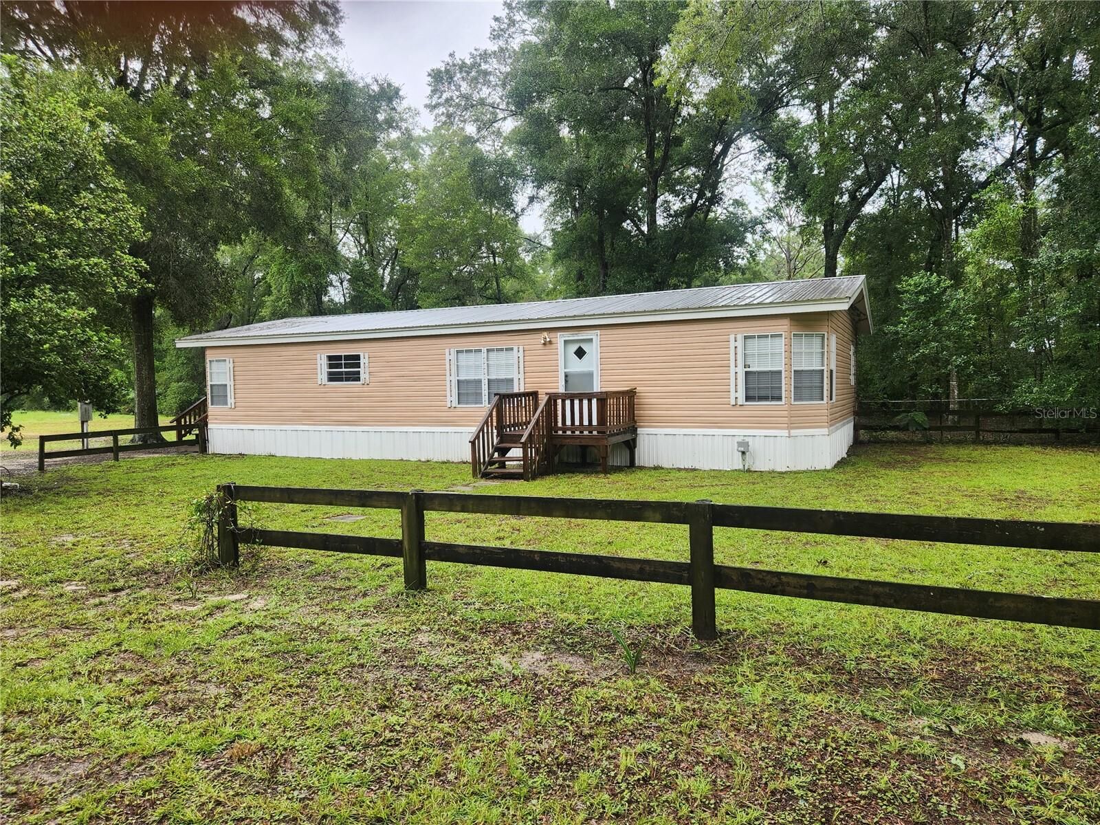 Property Photo:  1182 NW 27th Terrace  FL 32619 
