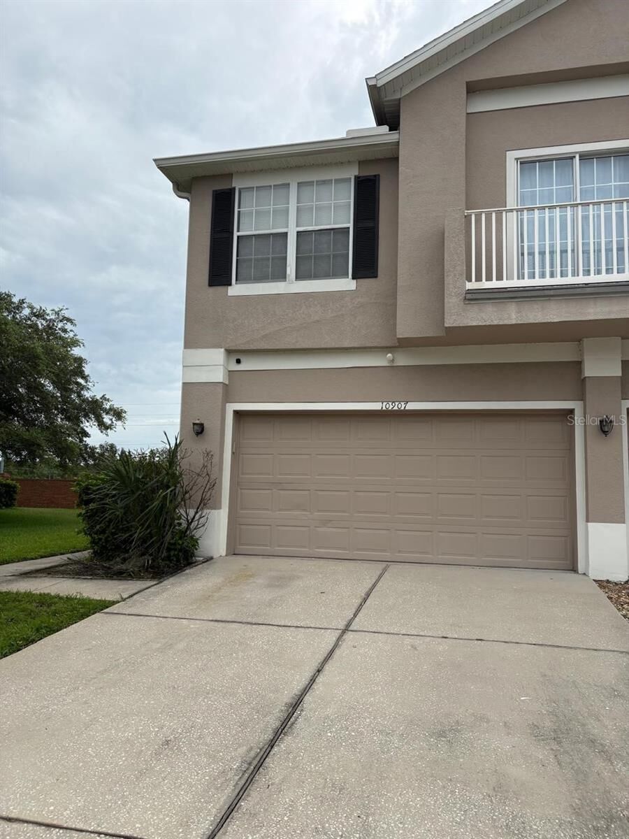 Property Photo: 10907 Derringer Drive FL 32829