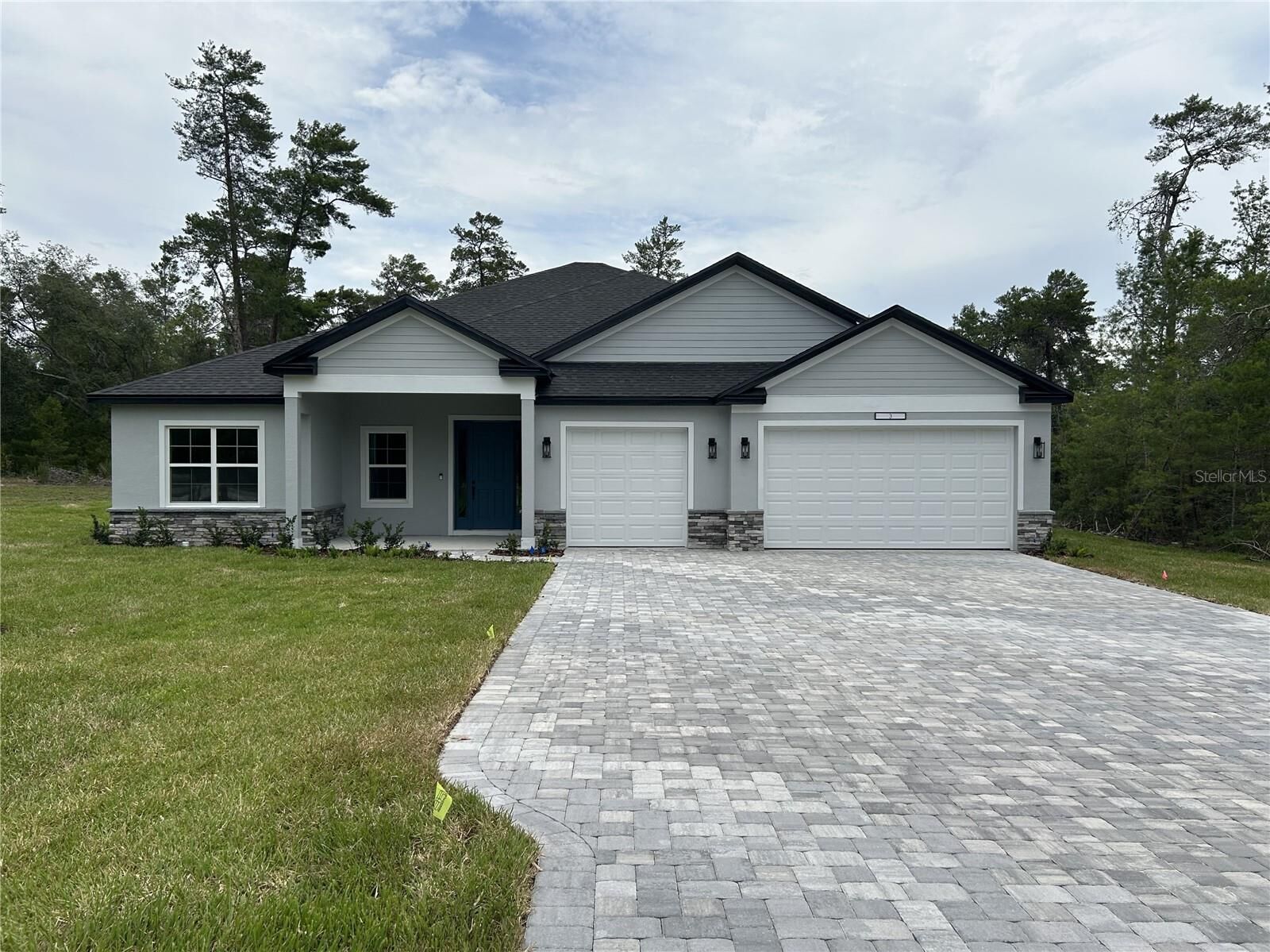 Property Photo: 7841 N Vivian Way FL 34434