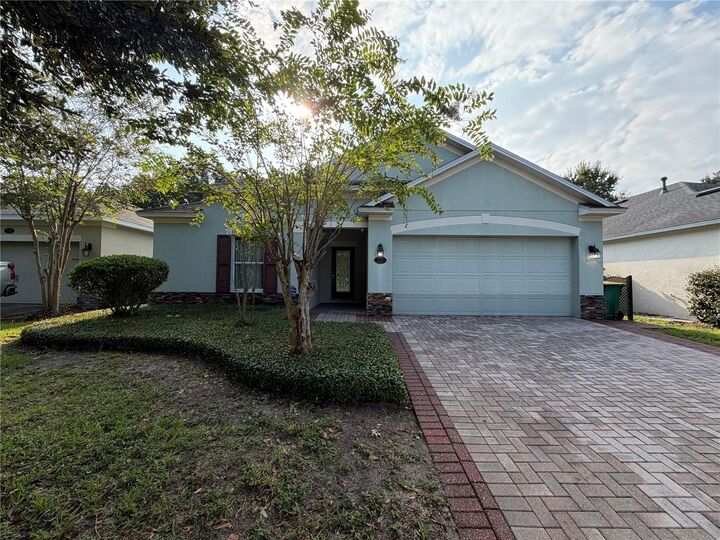 Property Photo: 115 Gladesdown Court FL 32724