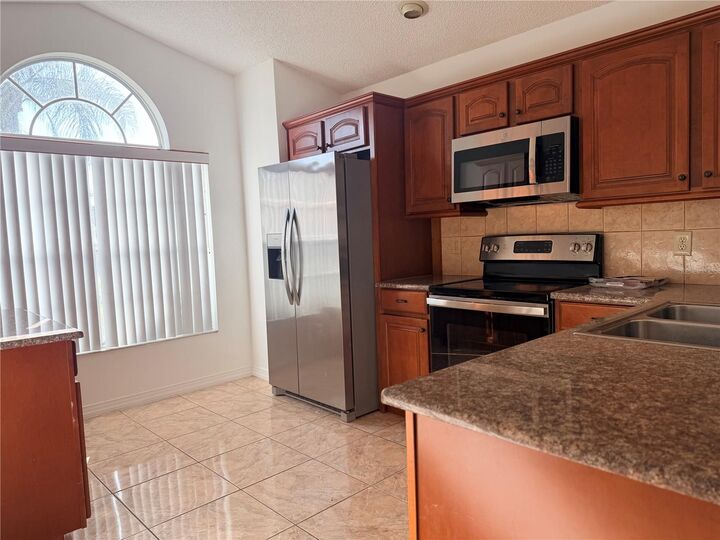 Property Photo:  1025 Brynlor Lane  FL 32818 