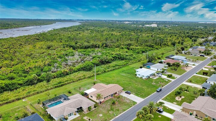 Property Photo:  27 Annapolis Lane  FL 33947 
