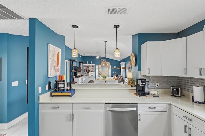 Property Photo: 868 Oviedo Road FL 32159