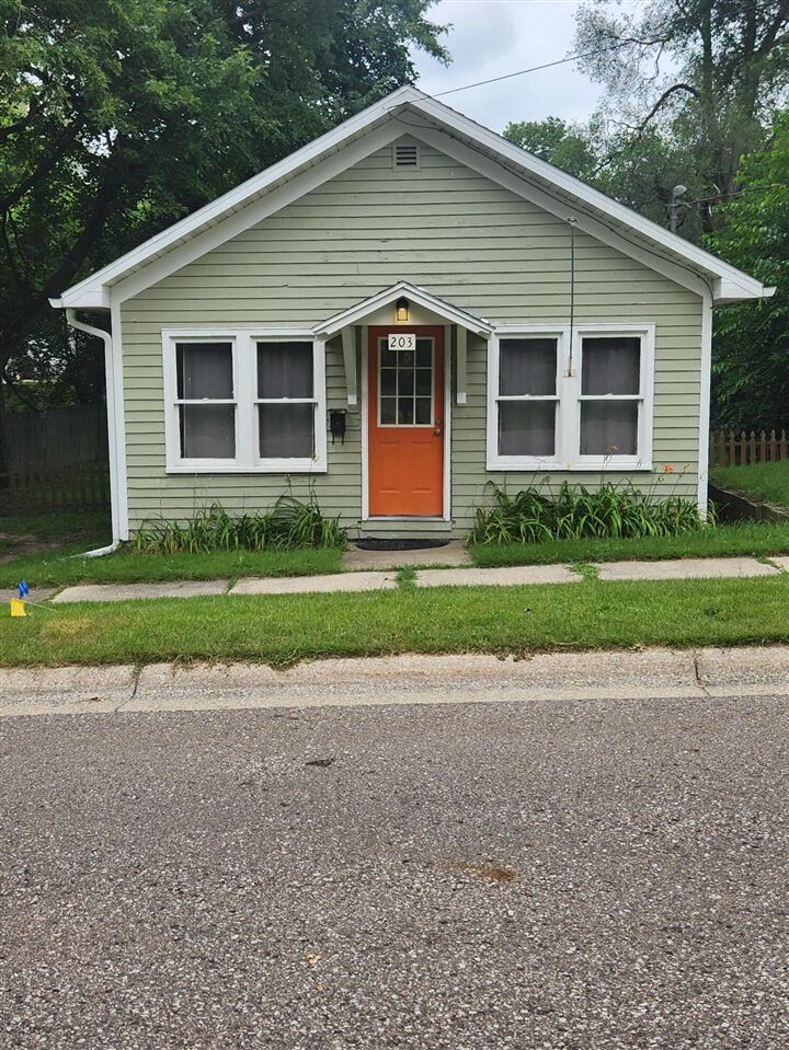 Property Photo:  203 Jefferson Street  MI 49047-2014 