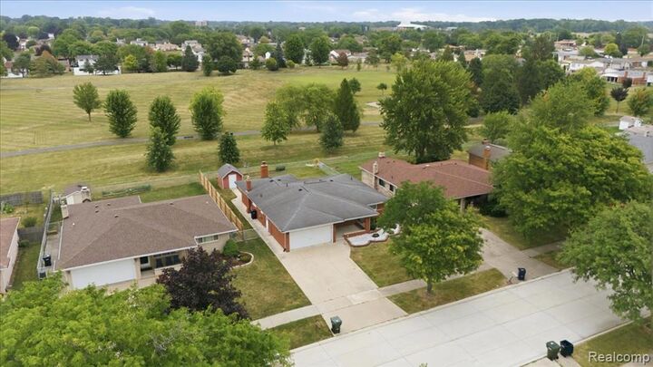 Property Photo:  13605 Ascot Drive  MI 48312 4107 