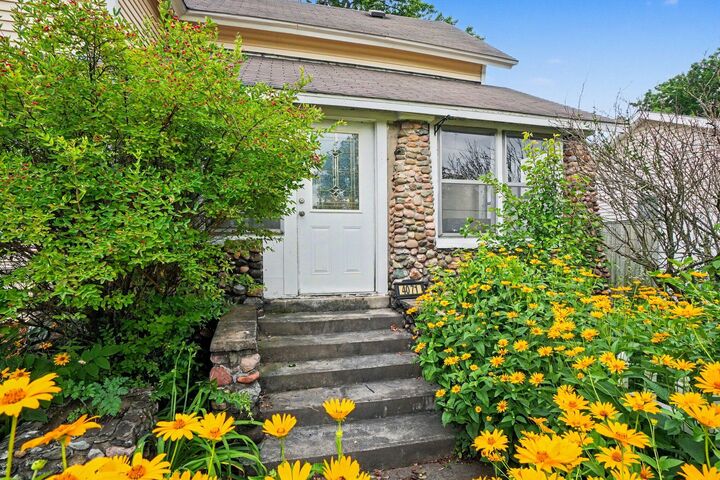 Property Photo:  4071 Ivanrest Avenue SW  MI 49418 