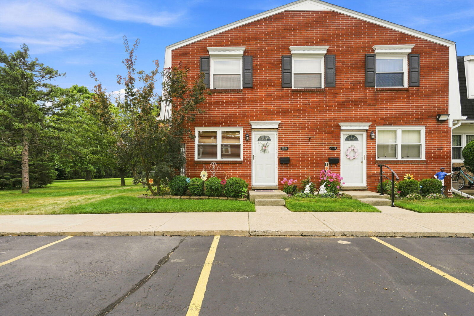 Property Photo: 45168 Kensington Street MI 48317