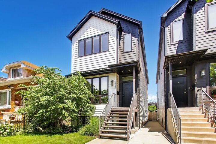 Property Photo:  5028 W Ainslie Street W  IL 60630 