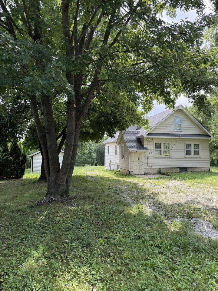 Property Photo: 8S057 S Vine Street IL 60527