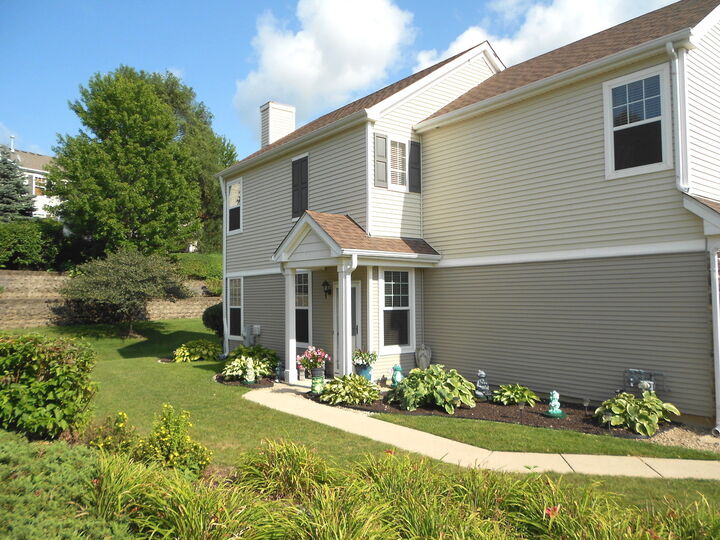 Property Photo: 1950 Cobblestone Drive IL 60110