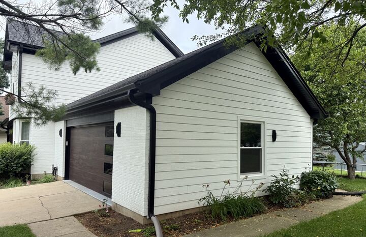 Property Photo:  1127 Yorkshire Drive N  IL 60178 