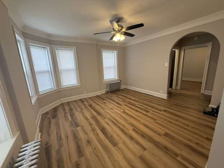 Property Photo: 6748 N Ashland Avenue 205 IL 60626