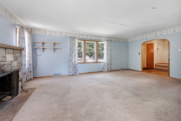 Property Photo:  410 E Main Street  IL 60135 