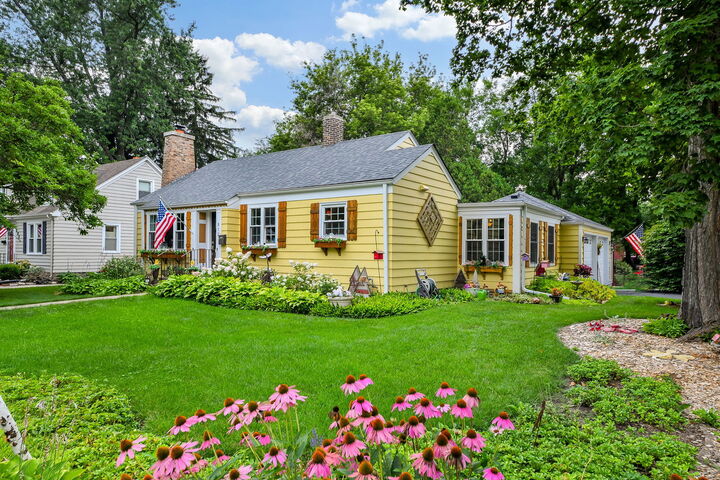 Property Photo:  812 Richards Street  IL 60134 