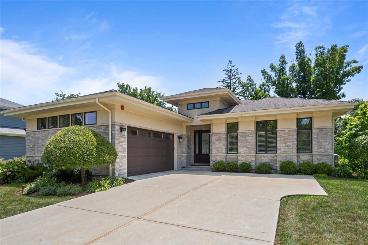 Property Photo:  23 Heritage Drive  IL 60035 