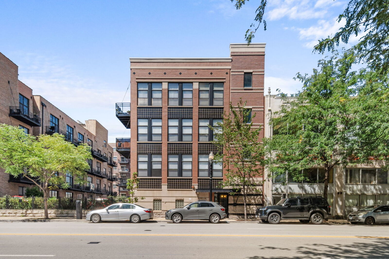 Property Photo: 1910 S Michigan Avenue 307 IL 60616