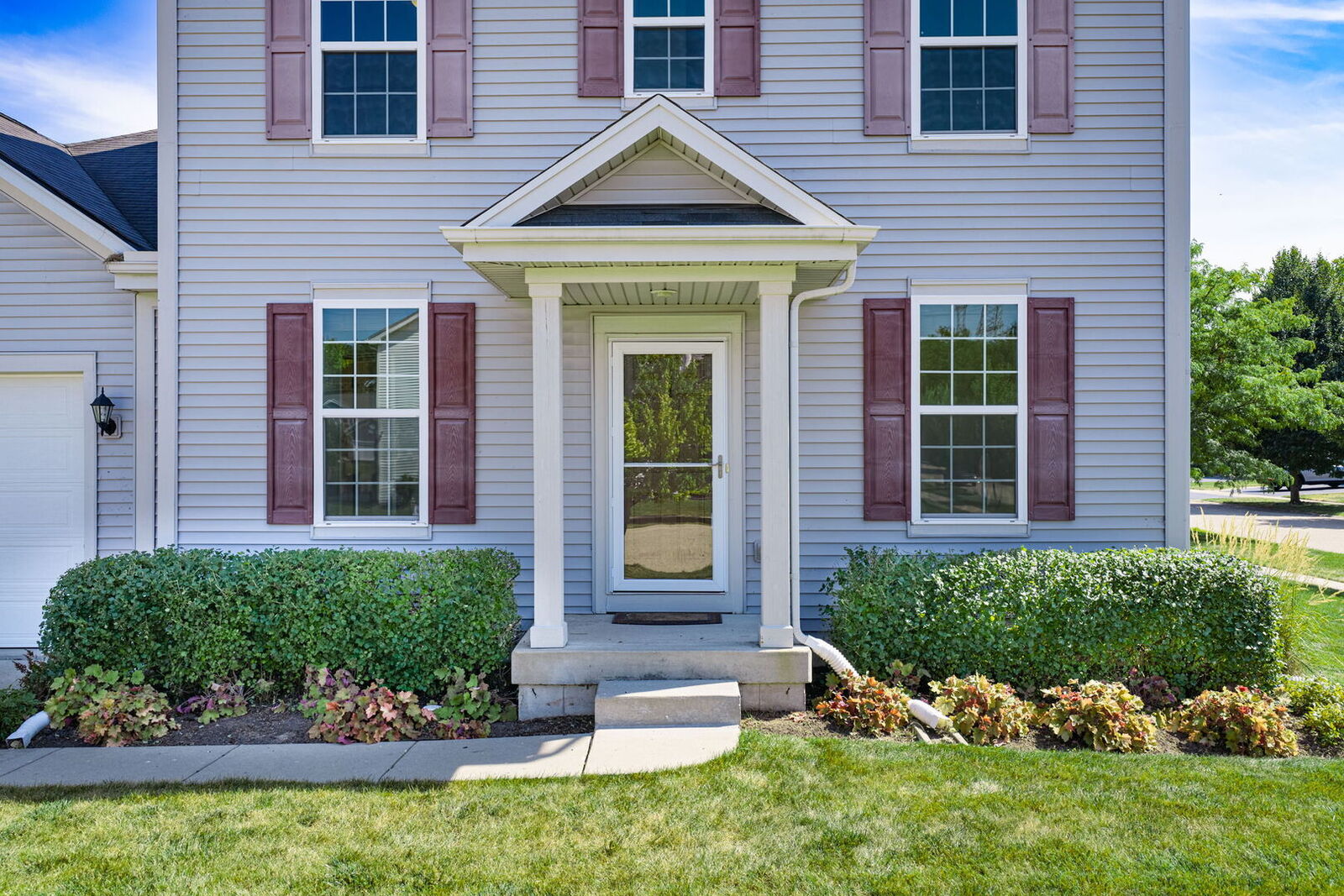 Property Photo: 2009 Mayfair Drive IL 60042