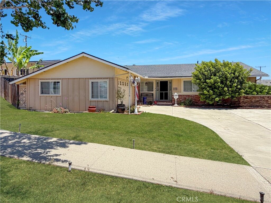 Property Photo:  342 Ridgeway  CA 93004 