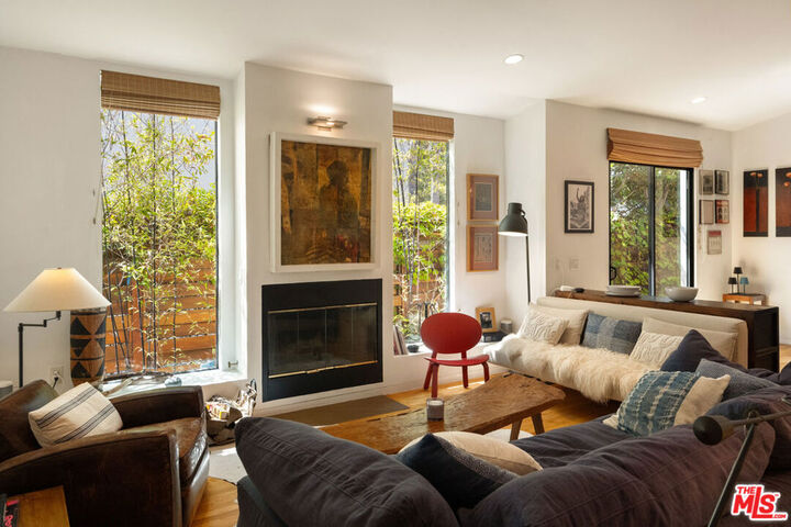 Property Photo: 2005 Walnut Avenue CA 90291