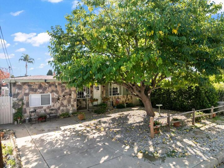 Property Photo: 127 W 11th CA 92025