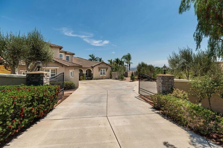 Property Photo:  5148 Minneola Drive  CA 92028 