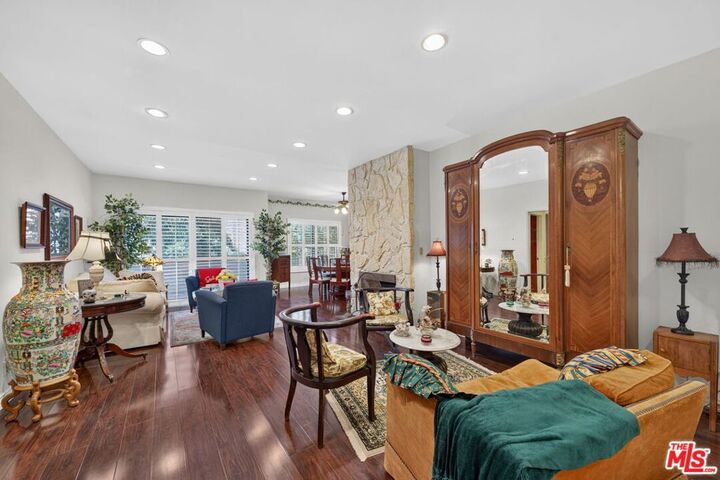 Property Photo:  1944 Glendon Avenue 110  CA 90025 