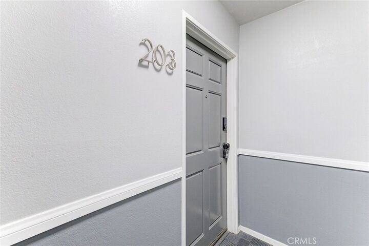 Property Photo:  460 Oak Street 203  CA 91204 